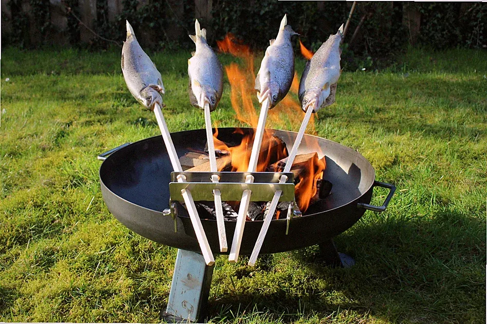sehr stabiler MULTI HALTER LEO 6mm Steckerlfisch Flammlachs Feuerschale Grill